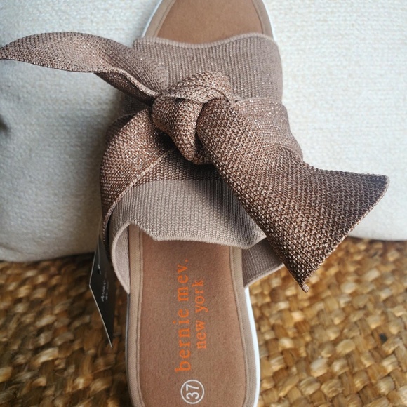 Bernie Mev Women's Venti Fresia Wedge Sandal Sz 7 - Picture 2 of 5